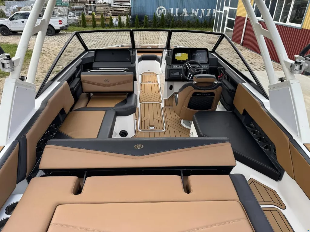 Zdjęcie łodzi motorowej Cobalt R4 Surf - PR Boats