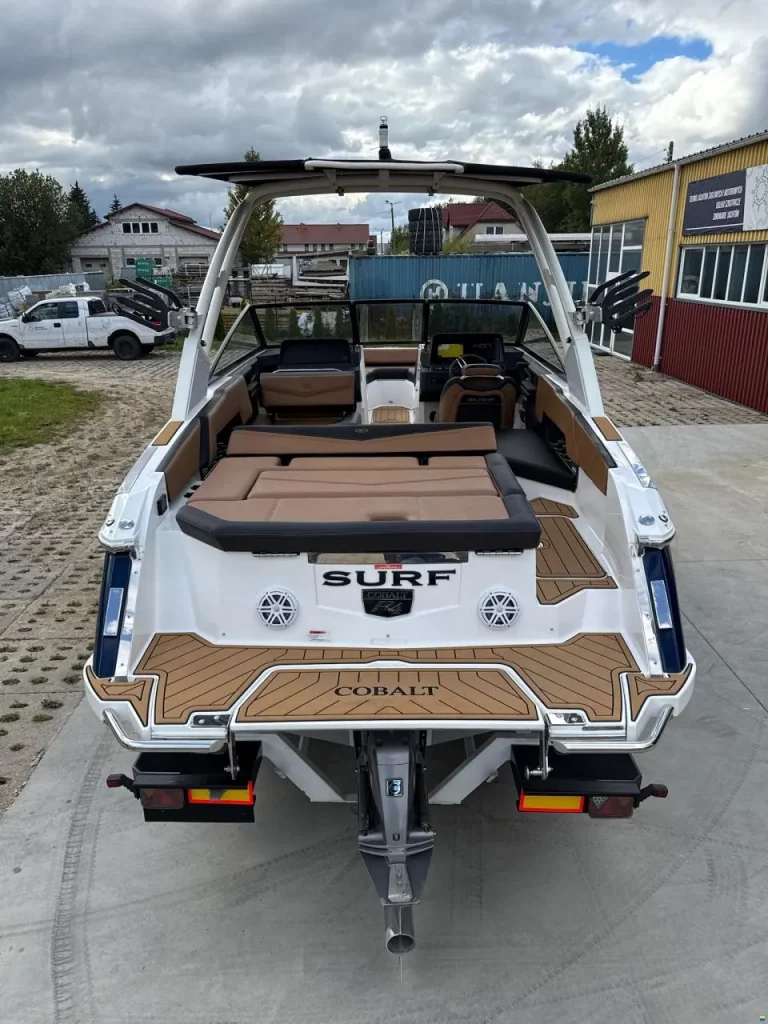Zdjęcie łodzi motorowej Cobalt R4 Surf - PR Boats