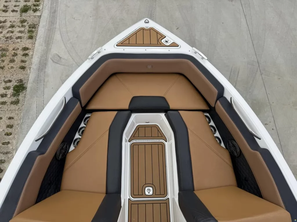 Zdjęcie łodzi motorowej Cobalt R4 Surf - PR Boats