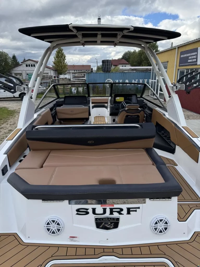 Zdjęcie łodzi motorowej Cobalt R4 Surf - PR Boats