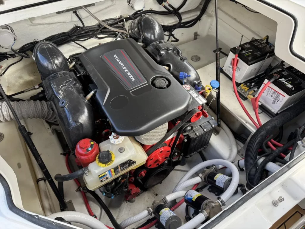 Zdjęcie łodzi motorowej Cobalt R4 Surf - PR Boats