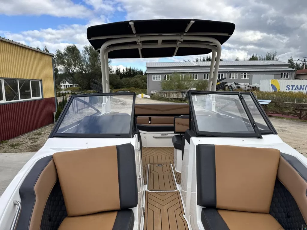 Zdjęcie łodzi motorowej Cobalt R4 Surf - PR Boats