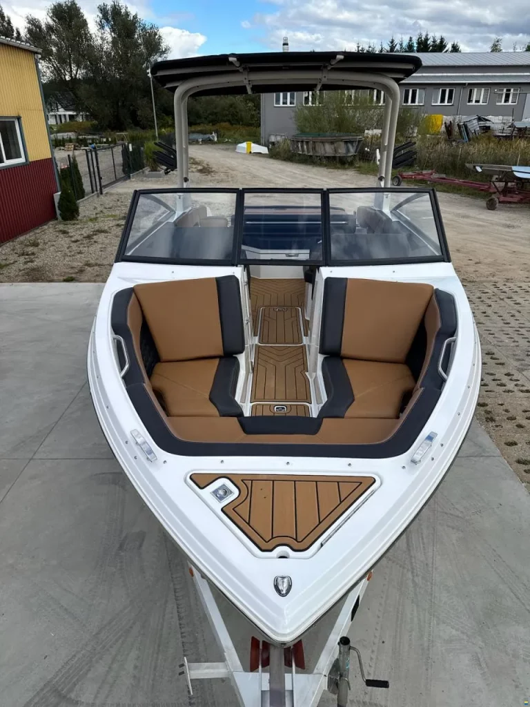 Zdjęcie łodzi motorowej Cobalt R4 Surf - PR Boats
