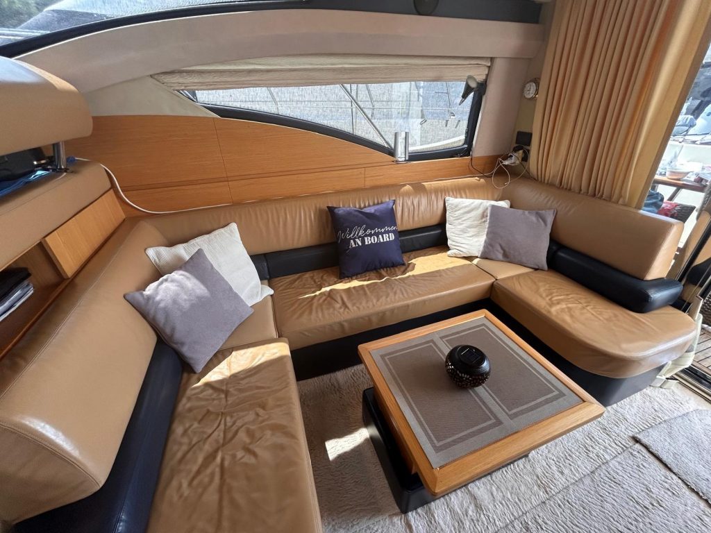 Zdjęcie łodzi motorowej Azimut 43 - PR Boats