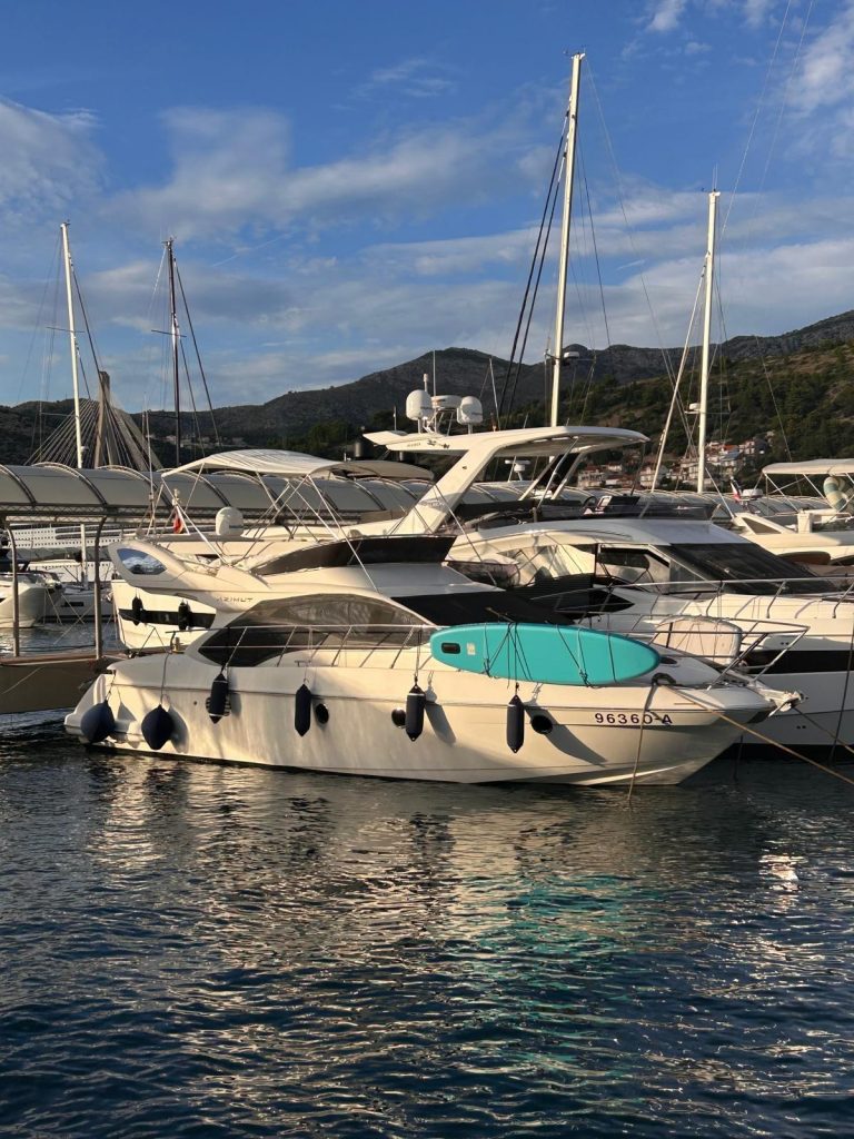 Zdjęcie łodzi motorowej Azimut 43 - PR Boats