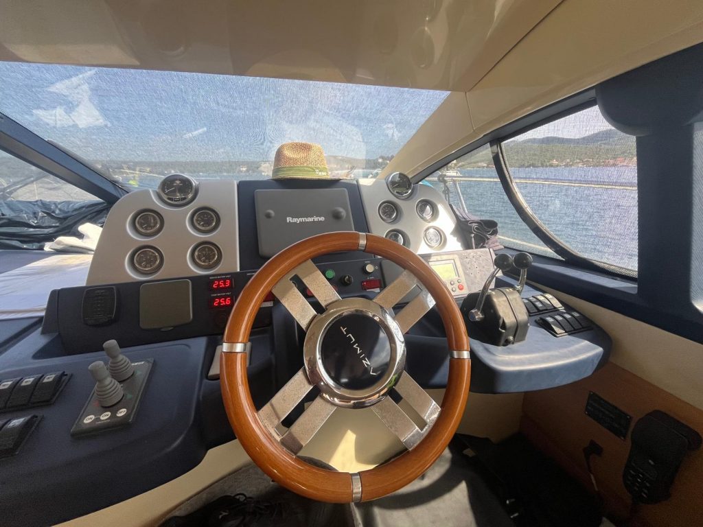 Zdjęcie łodzi motorowej Azimut 43 - PR Boats