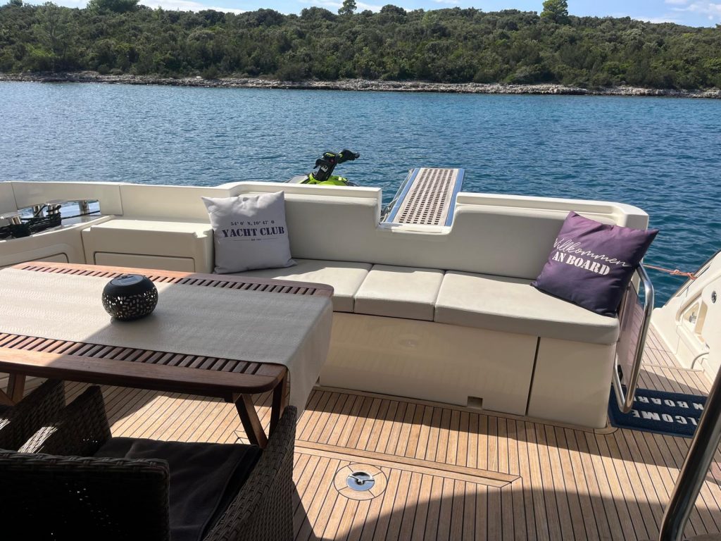 Zdjęcie łodzi motorowej Azimut 43 - PR Boats