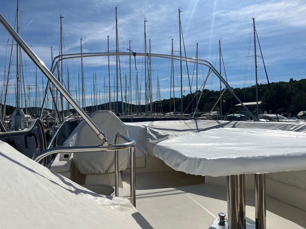 Zdjęcie łodzi motorowej Azimut 43 - PR Boats