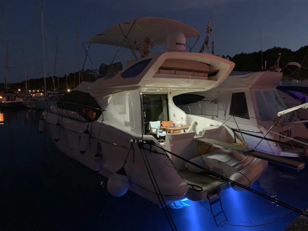 Zdjęcie łodzi motorowej Azimut 43 - PR Boats