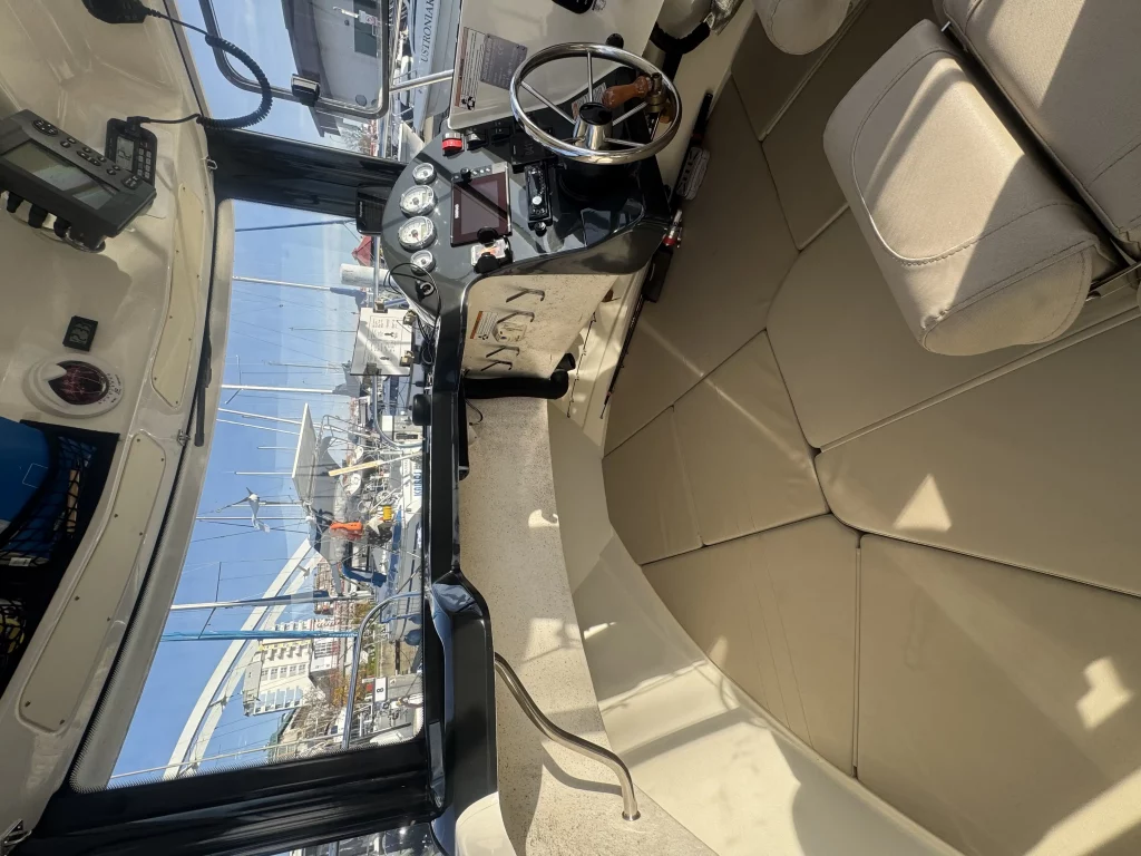 Zdjęcie łodzi motorowej Quicksilver 605 Pilothouse - PR Boats